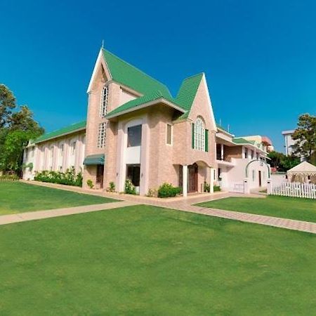 Executive Club Hotell Bareilly Exteriör bild