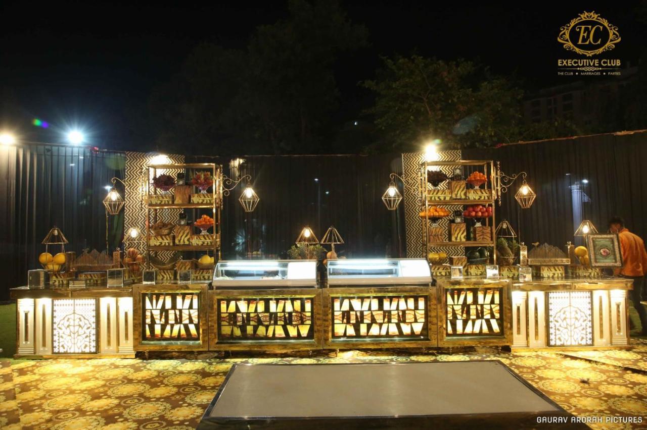 Executive Club Hotell Bareilly Exteriör bild