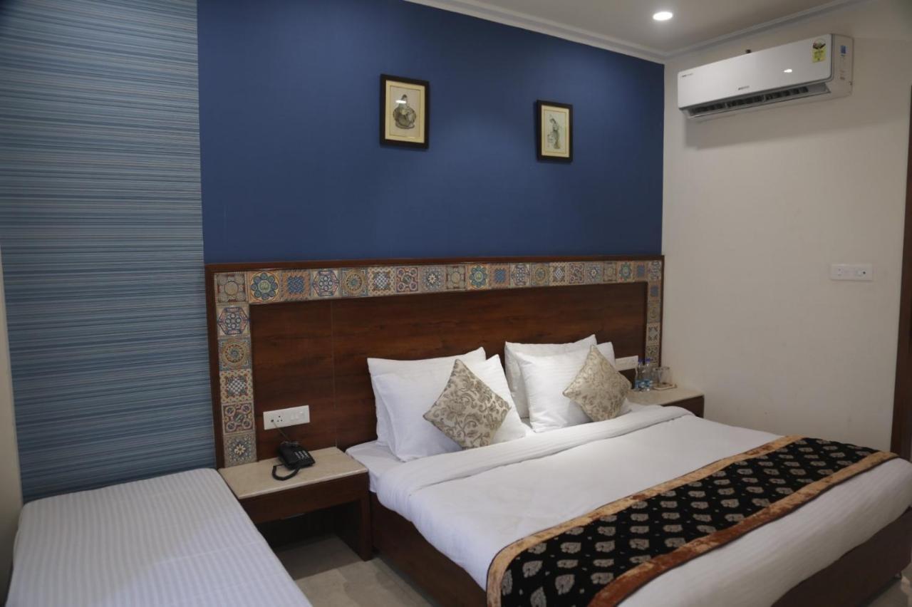 Executive Club Hotell Bareilly Exteriör bild