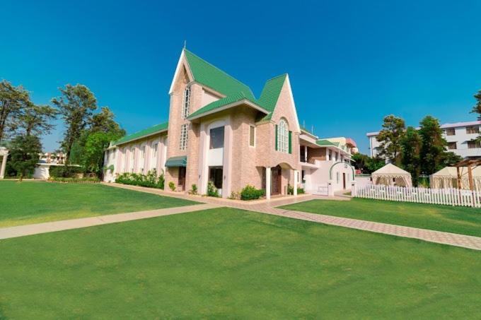 Executive Club Hotell Bareilly Exteriör bild
