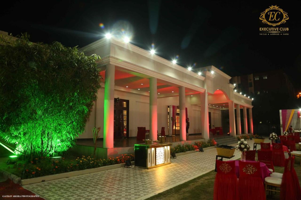 Executive Club Hotell Bareilly Exteriör bild