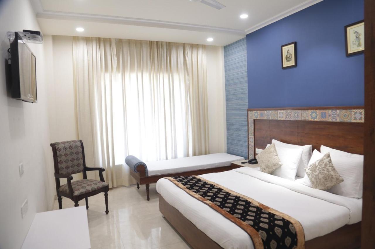 Executive Club Hotell Bareilly Exteriör bild