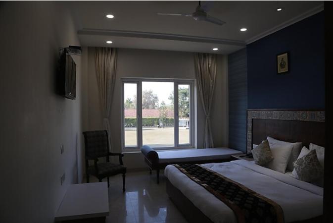 Executive Club Hotell Bareilly Exteriör bild